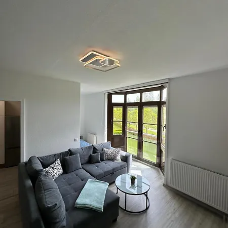 In Lisa, Sehr Ruhige Lage, Blick Ins Gruene, Hochwertig Renoviert, Wlan Und Parkplatz Gratis * Gera