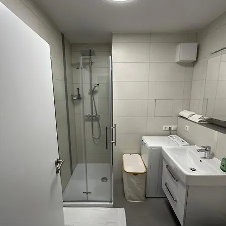 In Lisa, Sehr Ruhige Lage, Blick Ins Gruene, Hochwertig Renoviert, Wlan Und Parkplatz Gratis