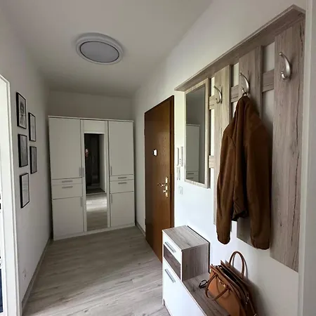 In Lisa, Sehr Ruhige Lage, Blick Ins Gruene, Hochwertig Renoviert, Wlan Und Parkplatz Gratis Apartment *