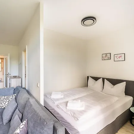 In Lisa, Sehr Ruhige Lage, Blick Ins Gruene, Hochwertig Renoviert, Wlan Und Parkplatz Gratis ゲーラ