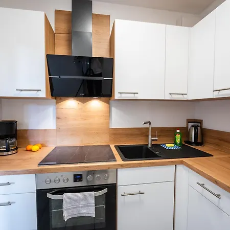 In Lisa, Sehr Ruhige Lage, Blick Ins Gruene, Hochwertig Renoviert, Wlan Und Parkplatz Gratis *