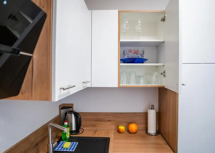 In Lisa, Sehr Ruhige Lage, Blick Ins Gruene, Hochwertig Renoviert, Wlan Und Parkplatz Gratis * Gera