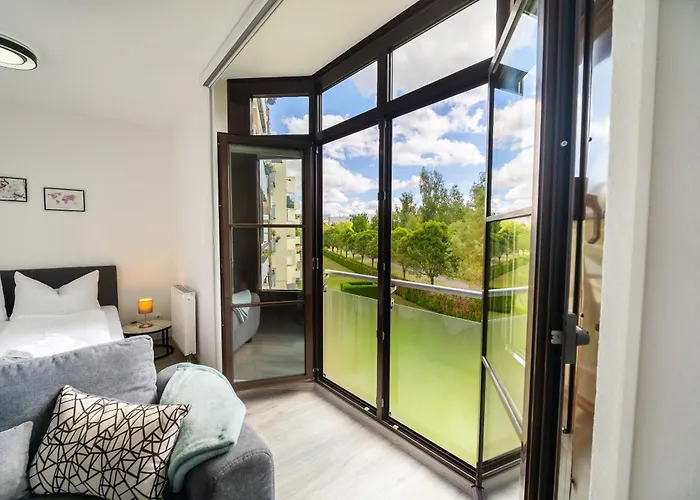 In Lisa, Sehr Ruhige Lage, Blick Ins Gruene, Hochwertig Renoviert, Wlan Und Parkplatz Gratis Gera